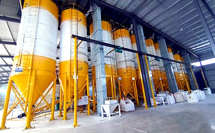 Multiple dry mortar storage silos inside a production building